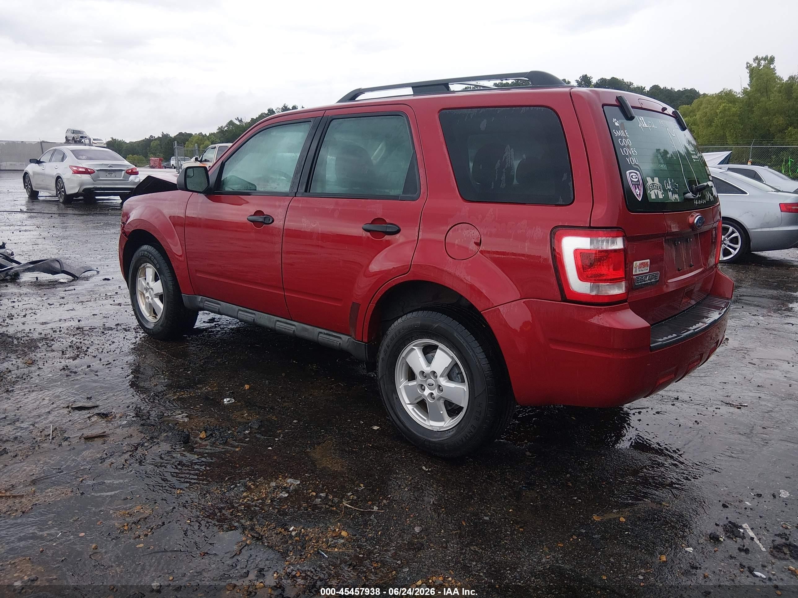 2011 Ford Escape Xls Red vin: 1FMCU0C78BKC12982