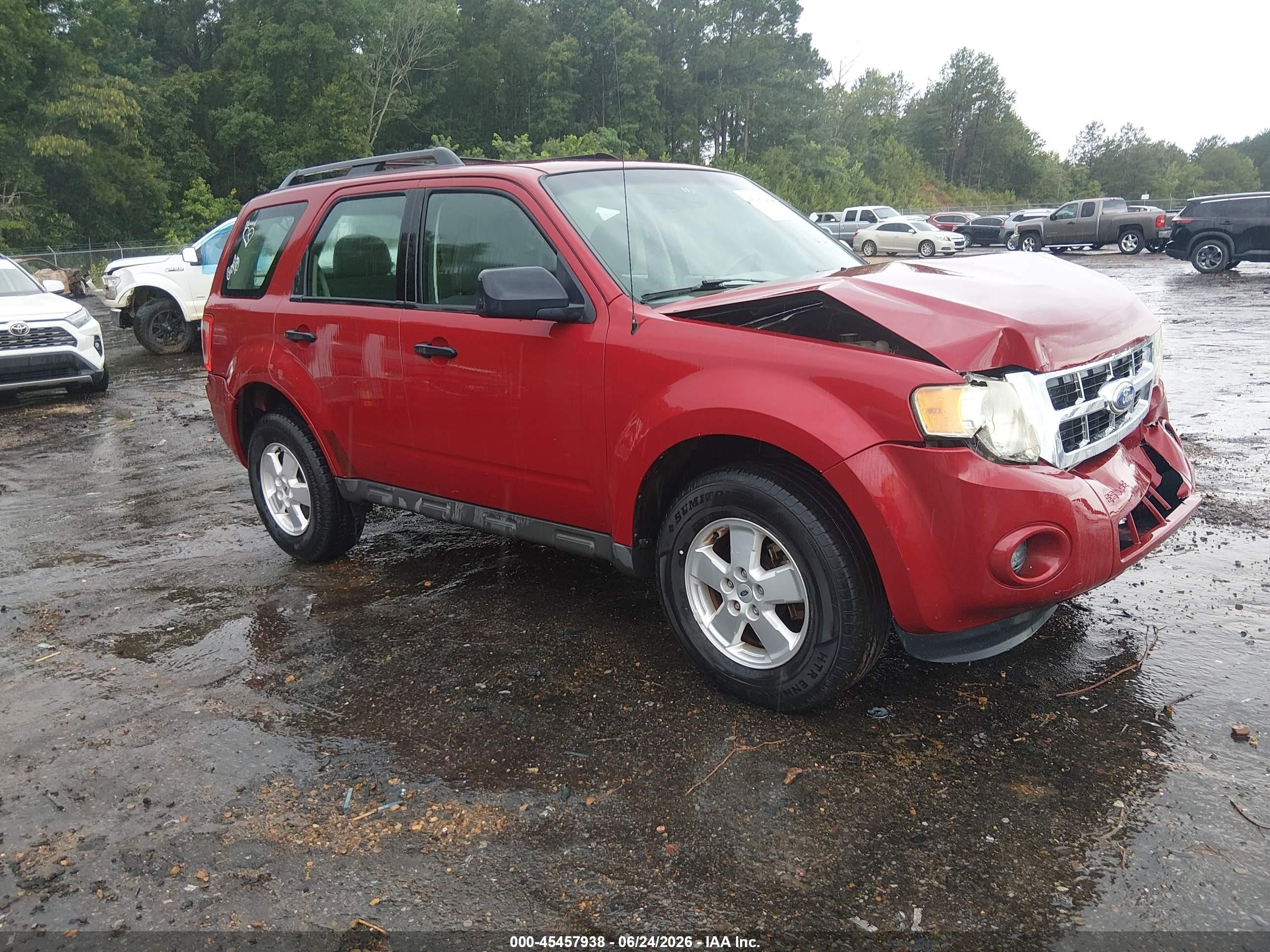 2011 Ford Escape Xls Red vin: 1FMCU0C78BKC12982