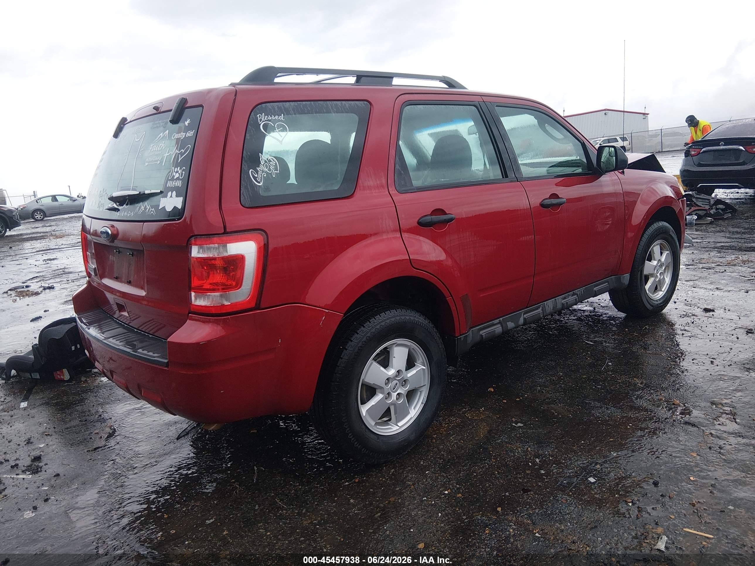 2011 Ford Escape Xls Red vin: 1FMCU0C78BKC12982