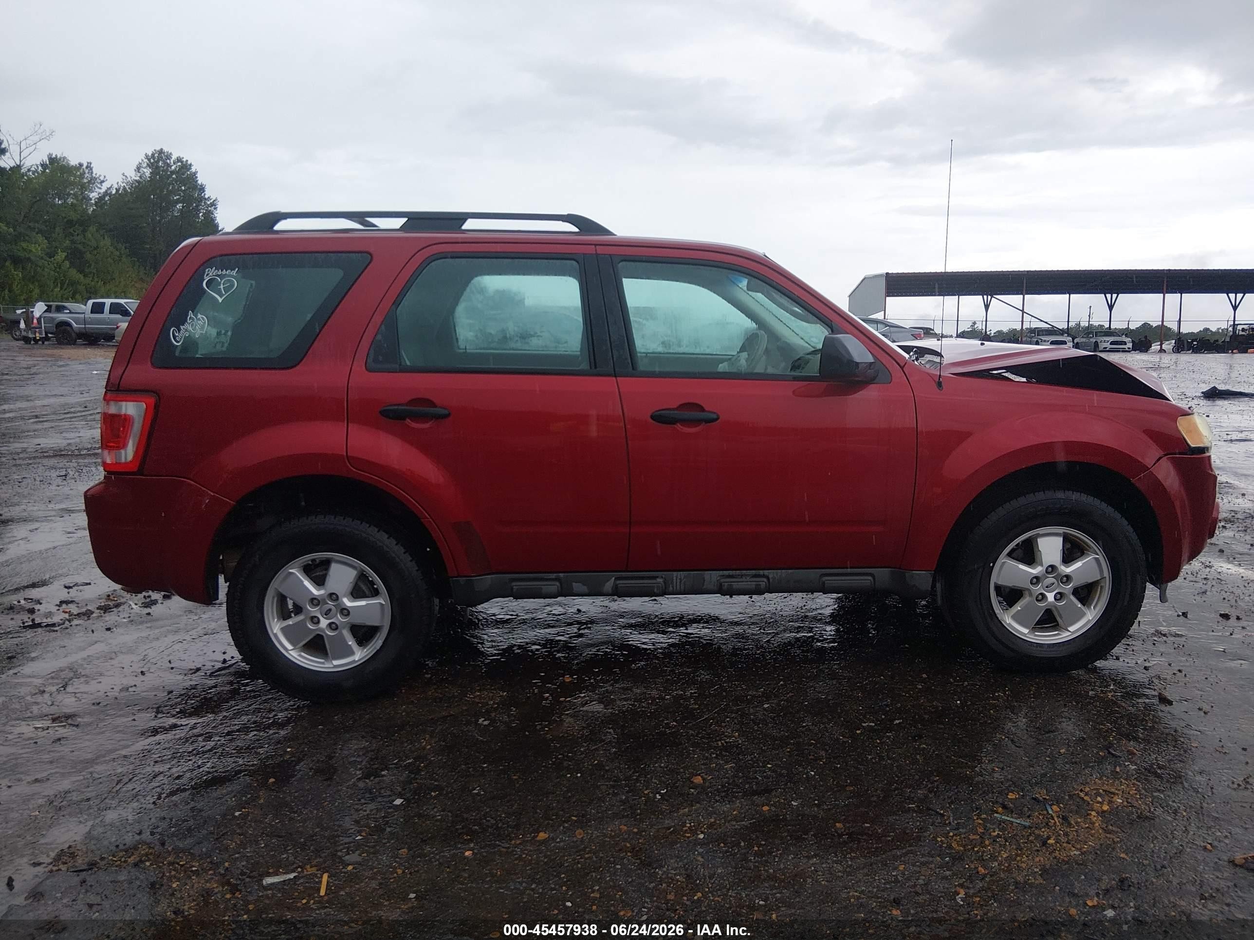 2011 Ford Escape Xls Red vin: 1FMCU0C78BKC12982