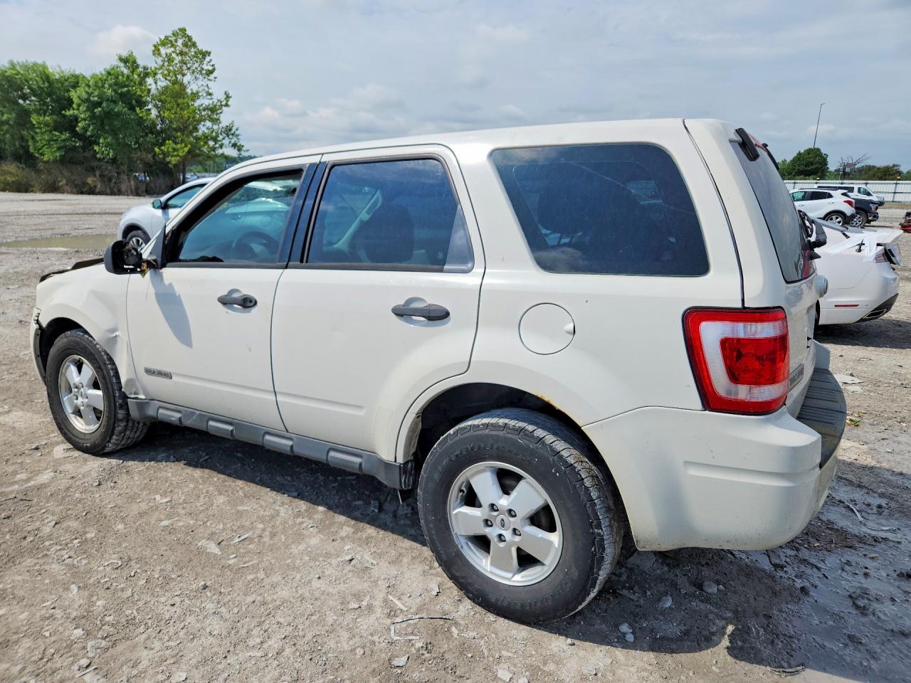 2011 Ford Escape Xls White vin: 1FMCU0C78BKC61700