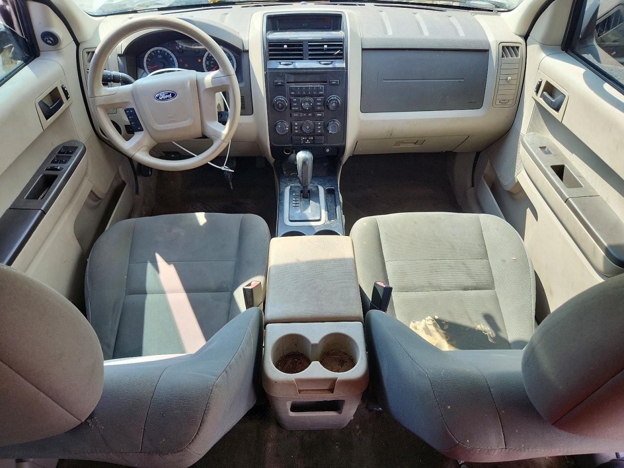 2011 Ford Escape Xls White vin: 1FMCU0C78BKC61700