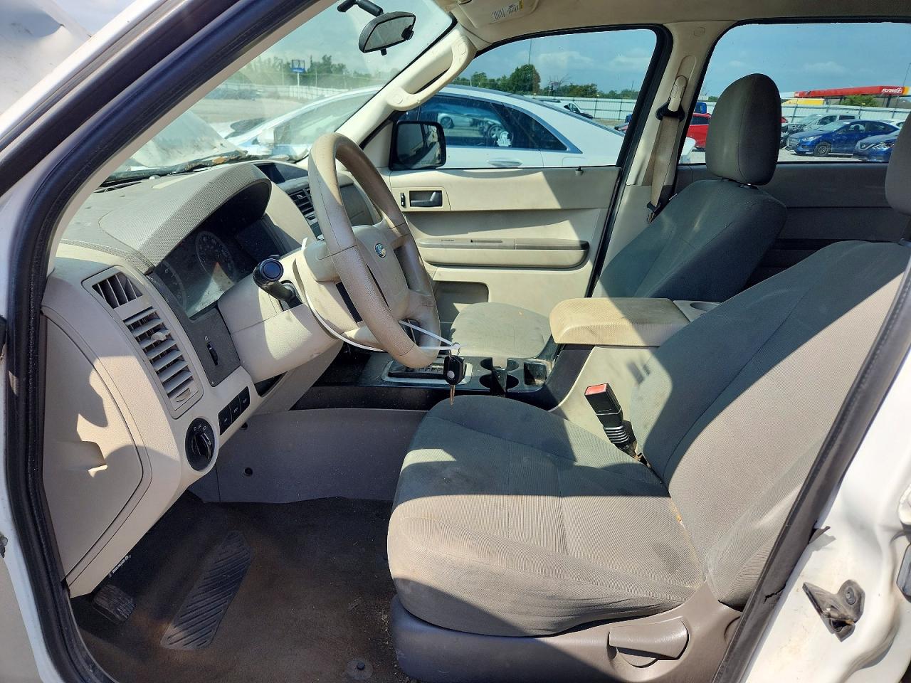 2011 Ford Escape Xls White vin: 1FMCU0C78BKC61700