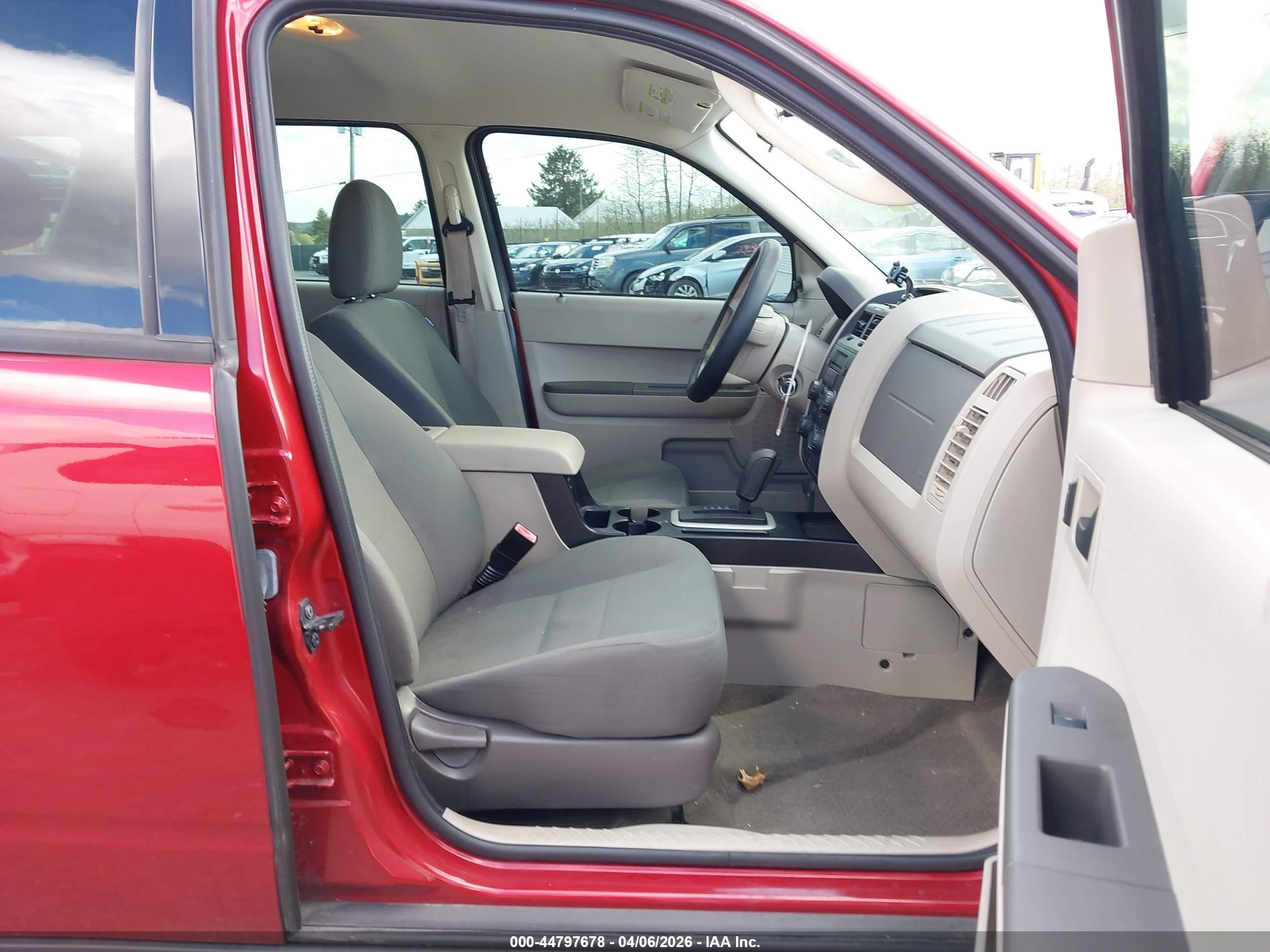 2012 Ford Escape Xls Red vin: 1FMCU0C78CKA20558