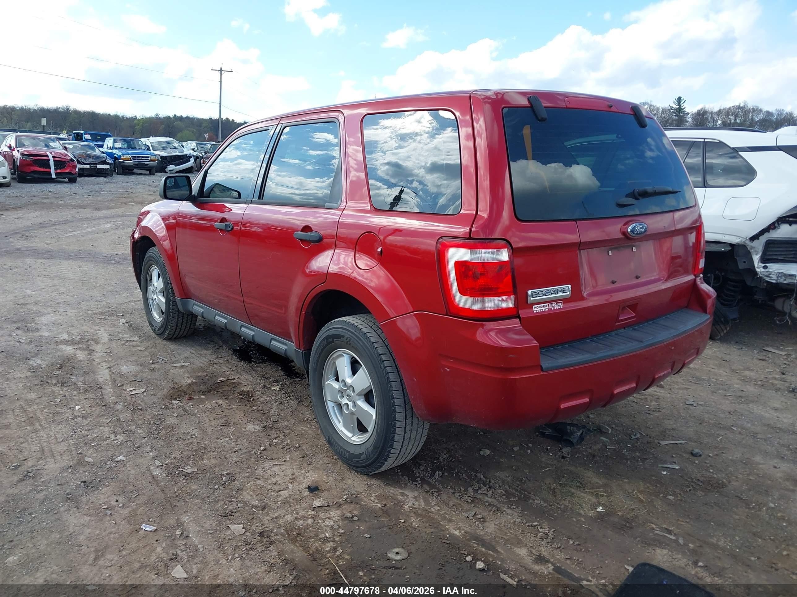 2012 Ford Escape Xls Red vin: 1FMCU0C78CKA20558