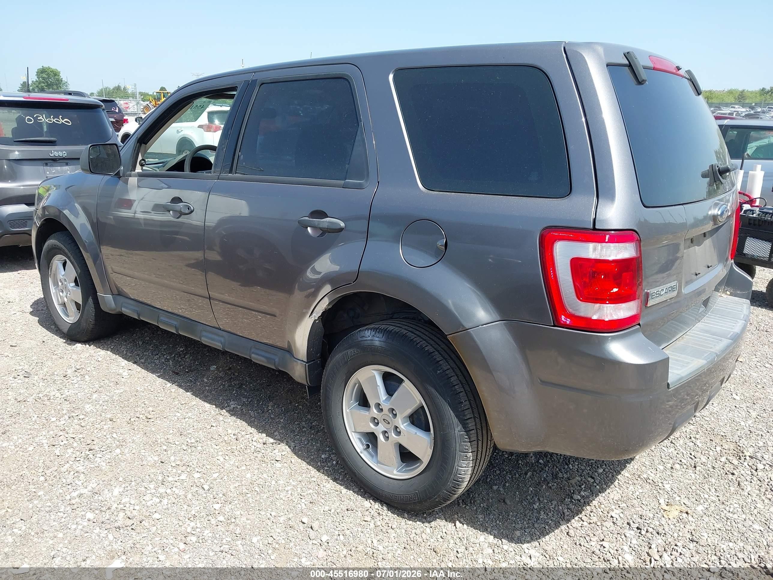 2010 Ford Escape Xls Gray vin: 1FMCU0C79AKB10864