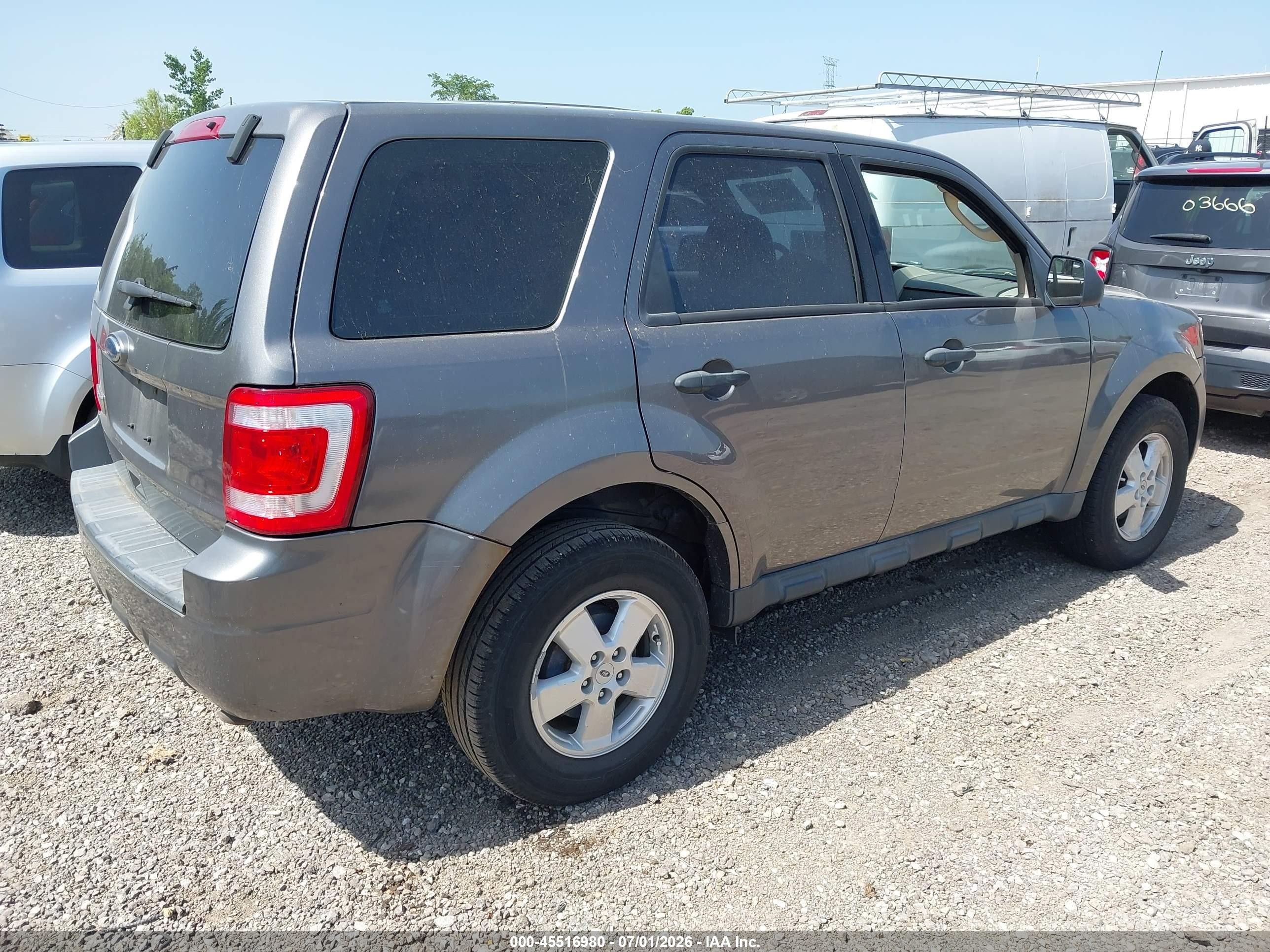 2010 Ford Escape Xls Gray vin: 1FMCU0C79AKB10864
