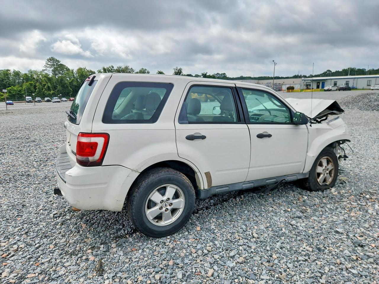 2010 Ford Escape Xls White vin: 1FMCU0C79AKD30943
