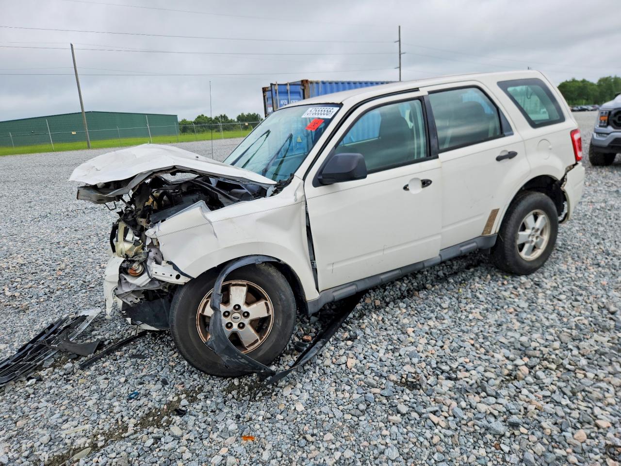 2010 Ford Escape Xls White vin: 1FMCU0C79AKD30943