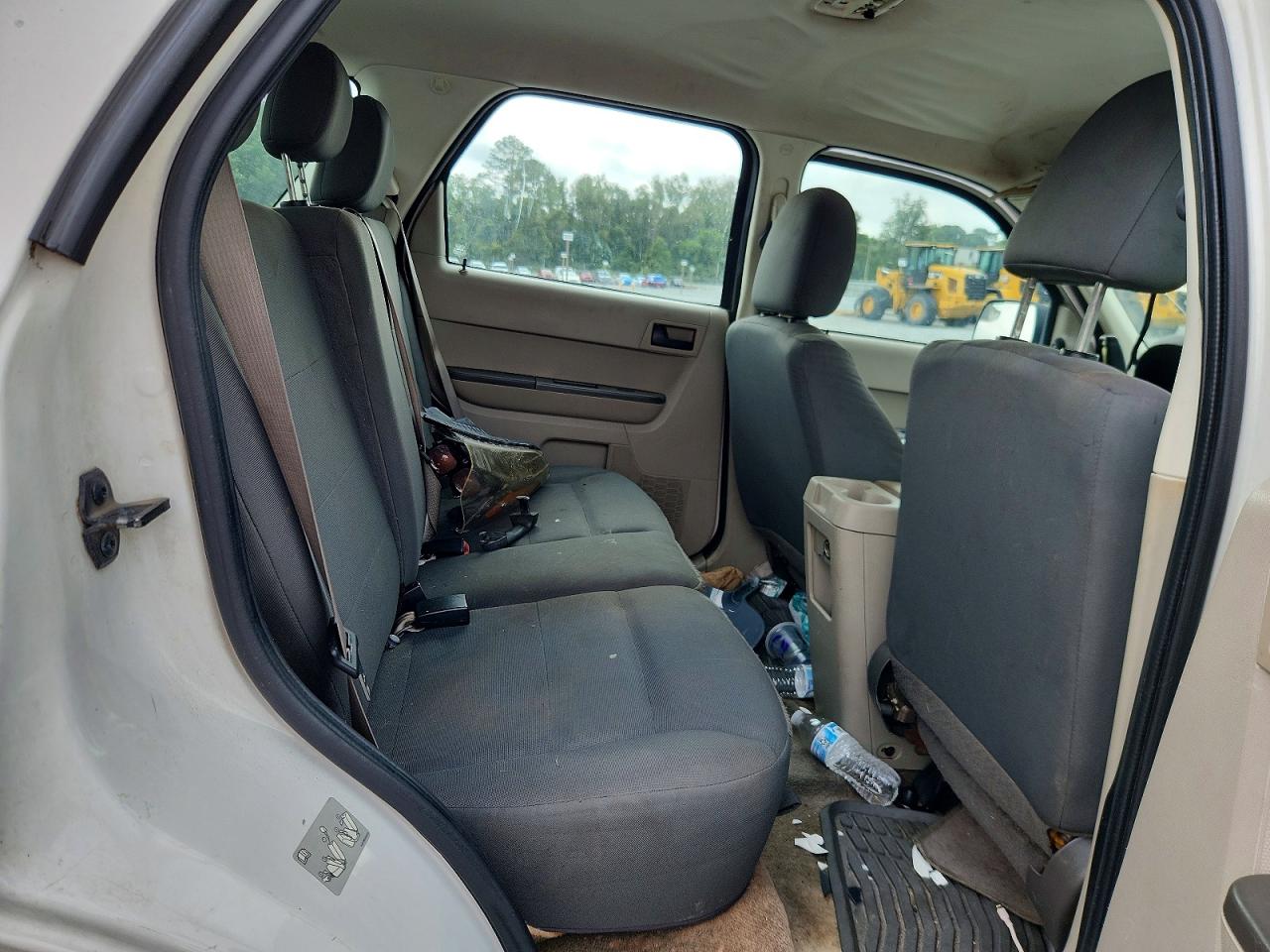 2010 Ford Escape Xls White vin: 1FMCU0C79AKD30943