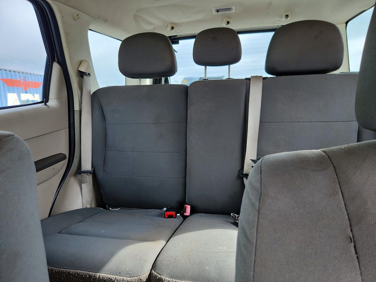 2010 Ford Escape Xls White vin: 1FMCU0C79AKD30943