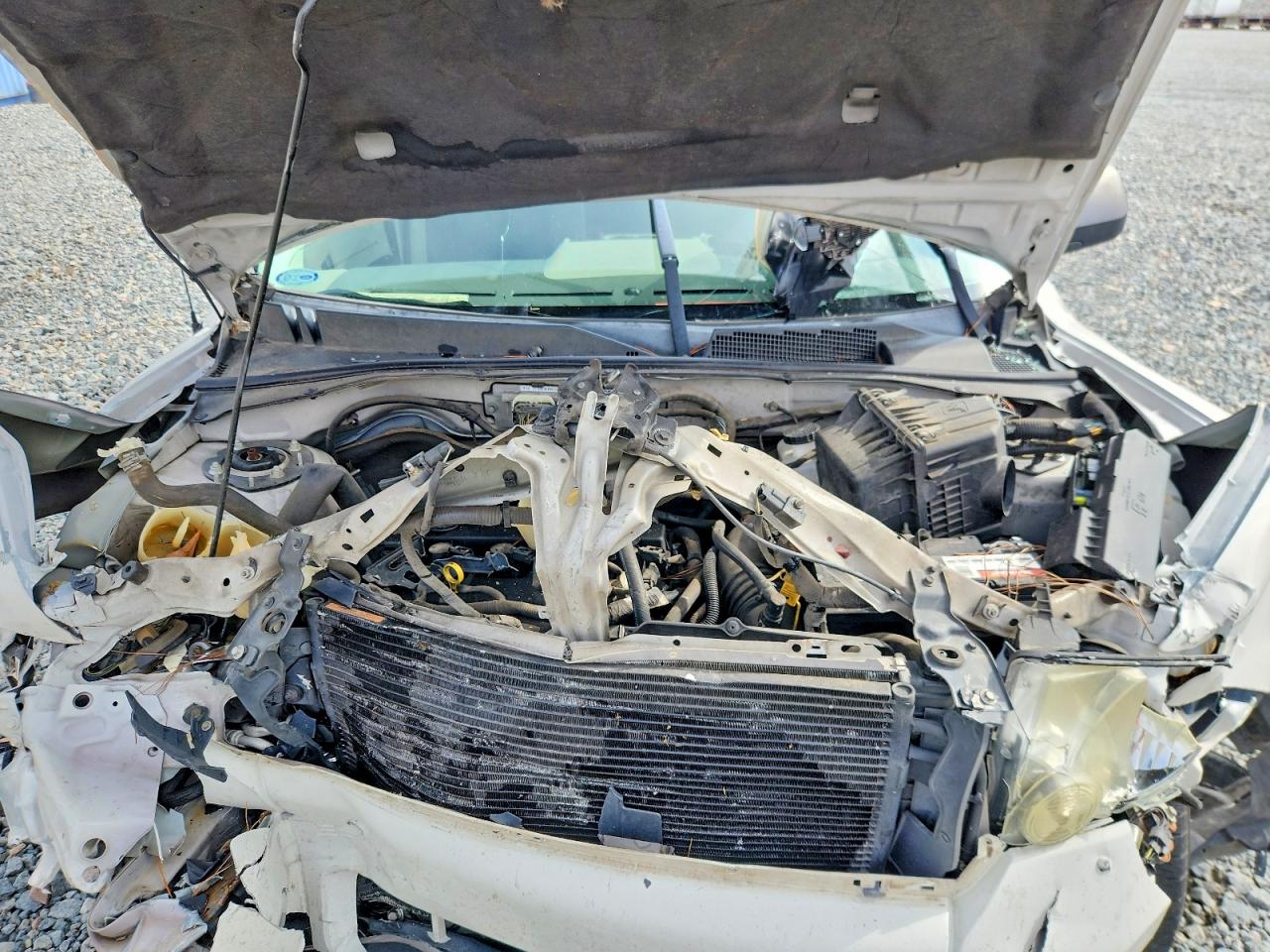 2010 Ford Escape Xls White vin: 1FMCU0C79AKD30943
