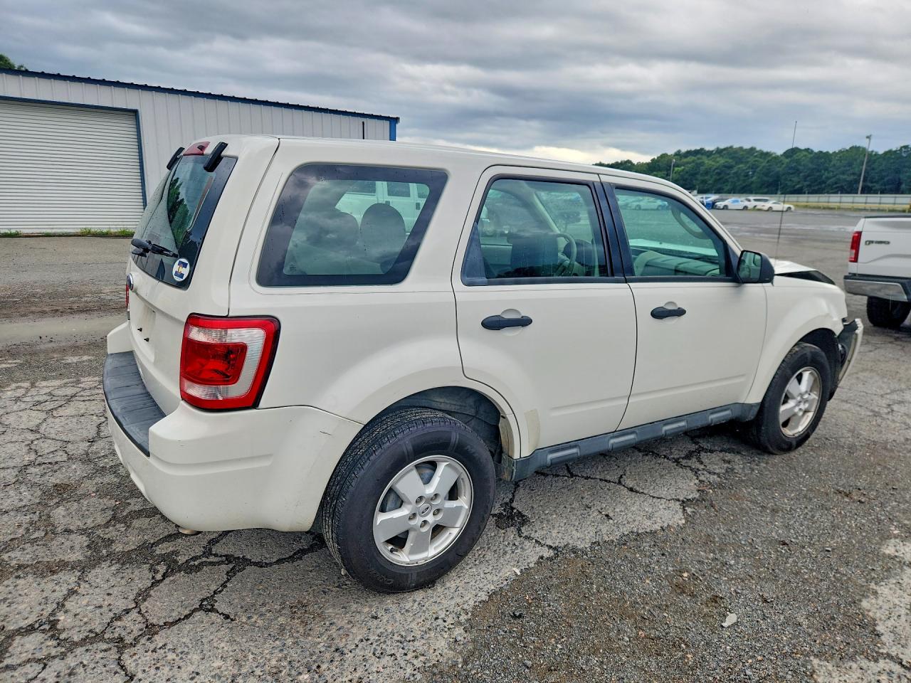 2012 Ford Escape Xls White vin: 1FMCU0C79CKC52019