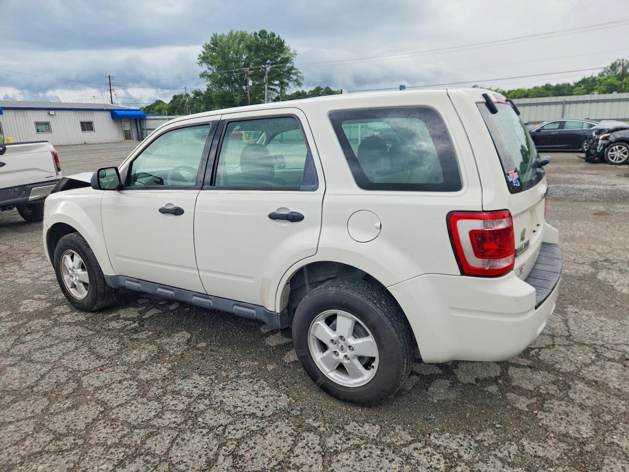 2012 Ford Escape Xls White vin: 1FMCU0C79CKC52019