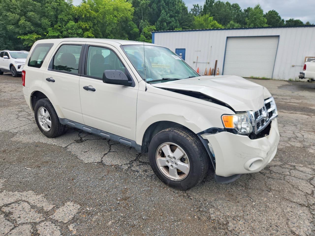 2012 Ford Escape Xls White vin: 1FMCU0C79CKC52019