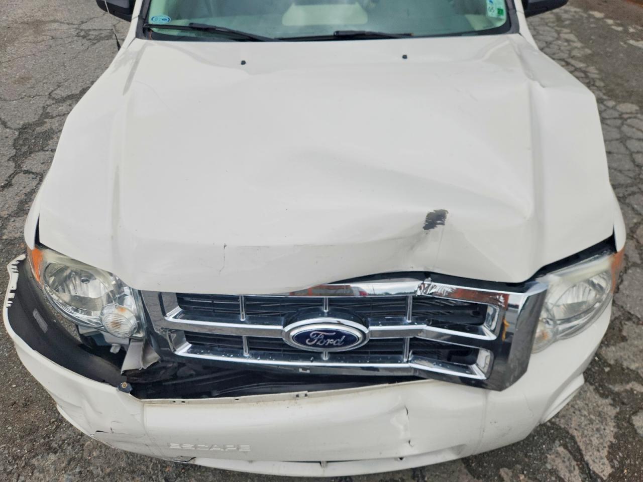 2012 Ford Escape Xls White vin: 1FMCU0C79CKC52019