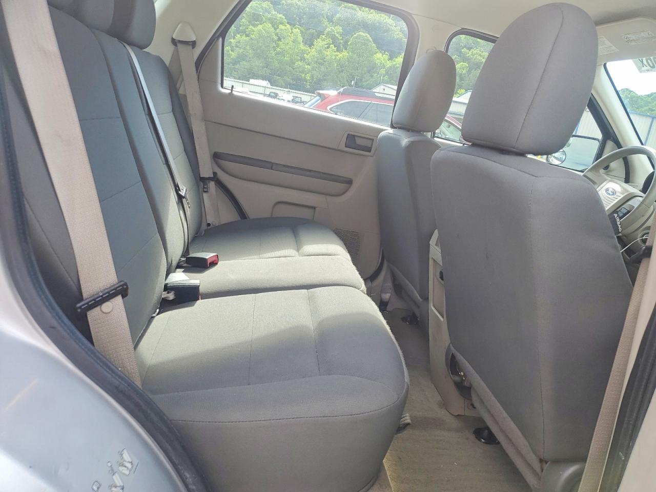 2010 Ford Escape Xls Silver vin: 1FMCU0C7XAKD25430
