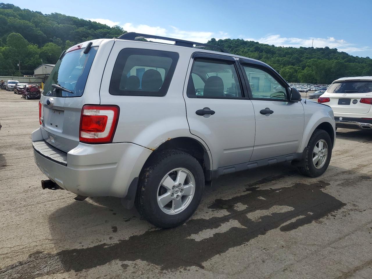 2010 Ford Escape Xls Silver vin: 1FMCU0C7XAKD25430