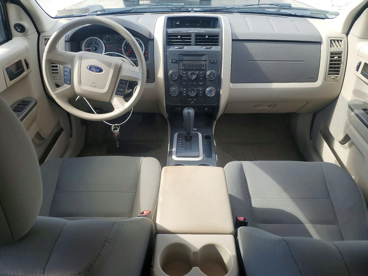 2010 Ford Escape Xls Silver vin: 1FMCU0C7XAKD25430
