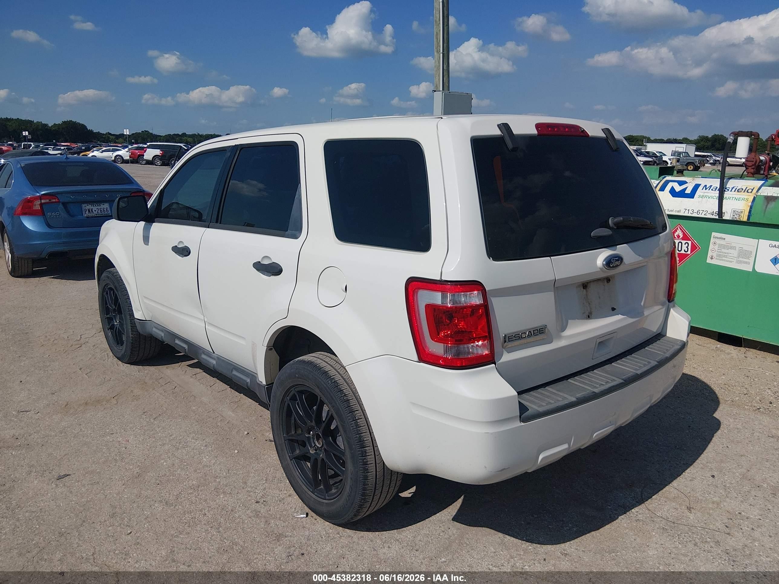 2012 Ford Escape Xls White vin: 1FMCU0C7XCKB27031