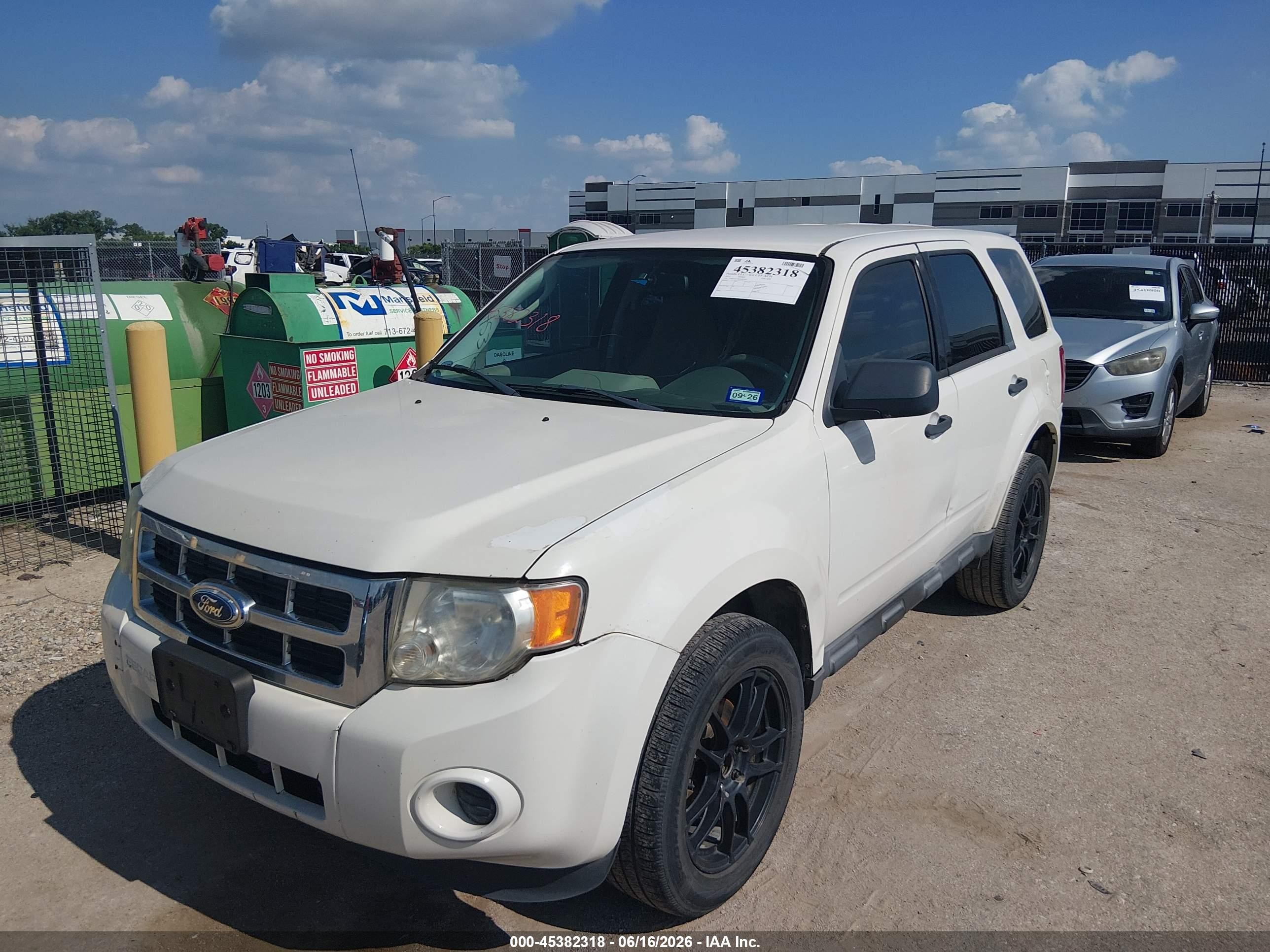 2012 Ford Escape Xls White vin: 1FMCU0C7XCKB27031