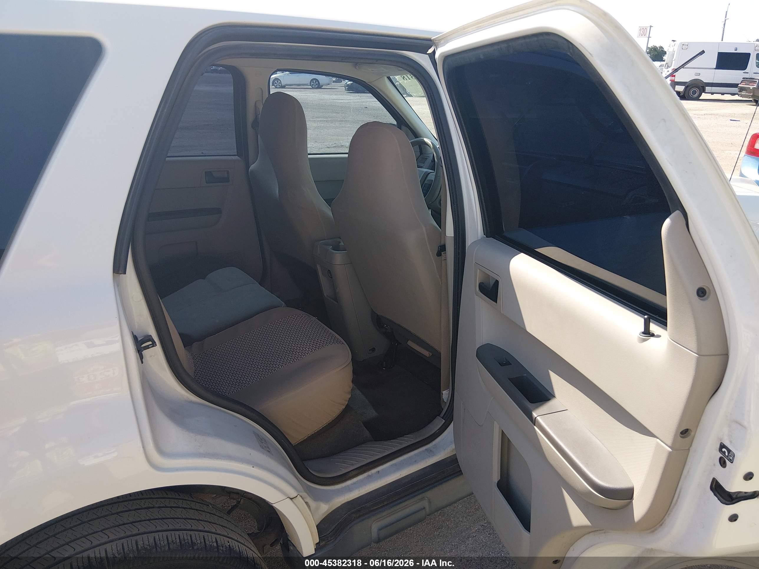 2012 Ford Escape Xls White vin: 1FMCU0C7XCKB27031