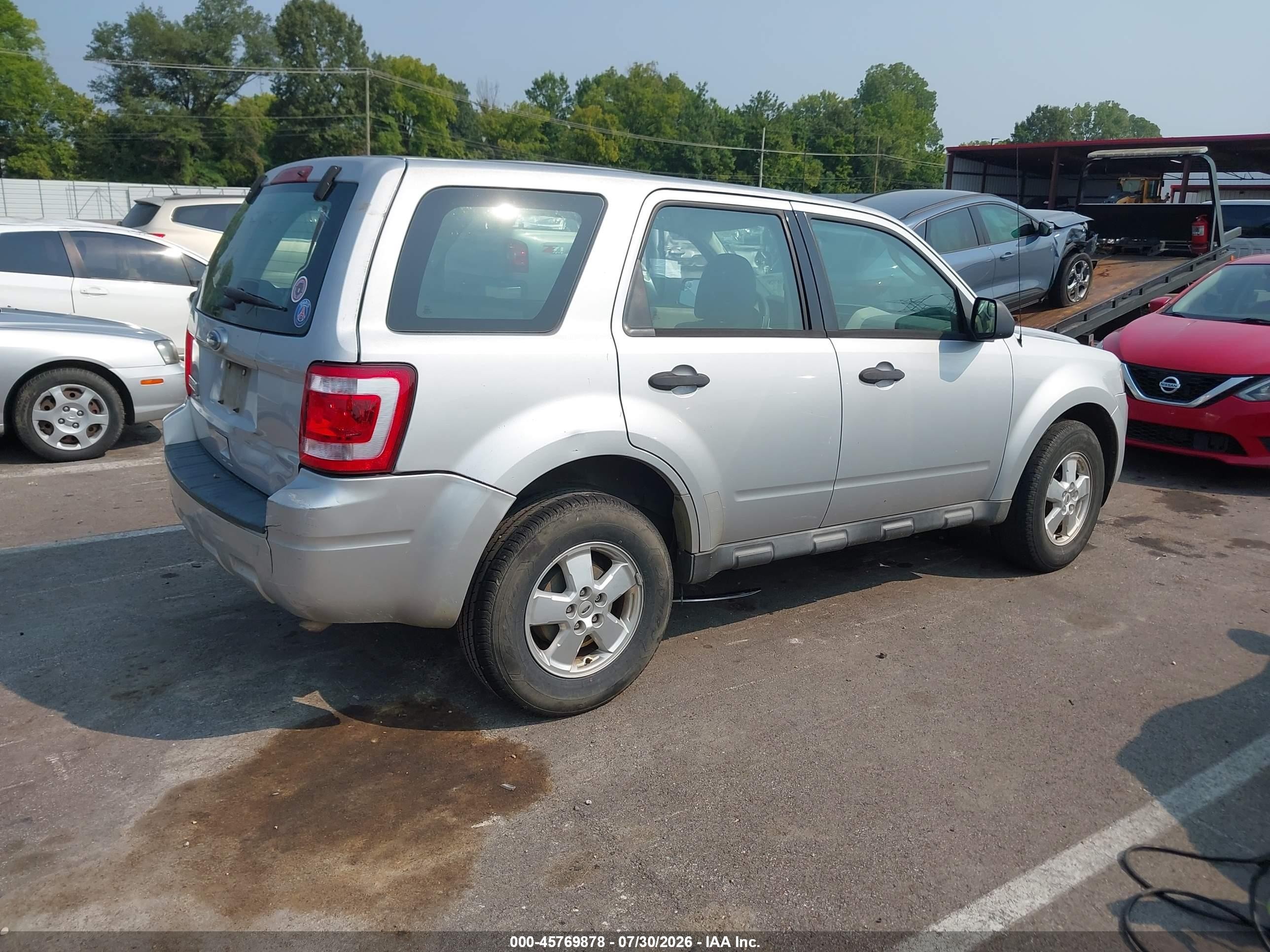 2012 Ford Escape Xls Silver vin: 1FMCU0C7XCKC08529