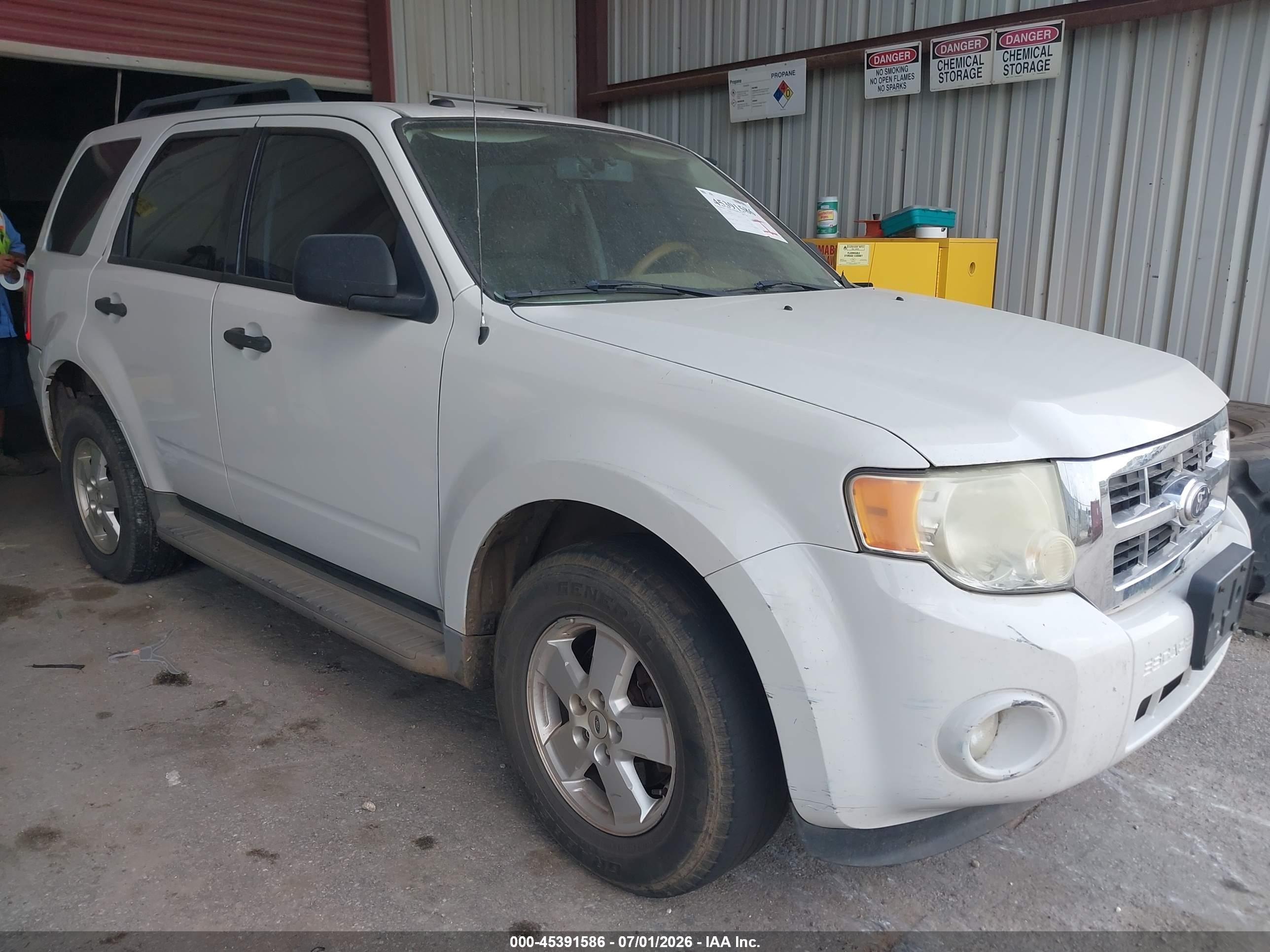 2010 Ford Escape Xlt White vin: 1FMCU0D70AKD30540