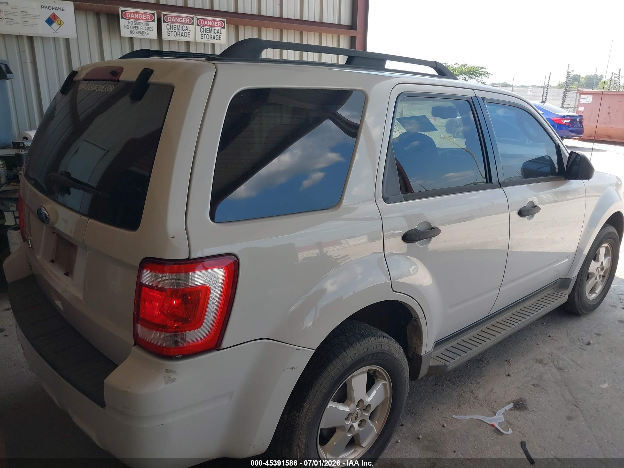 2010 Ford Escape Xlt White vin: 1FMCU0D70AKD30540
