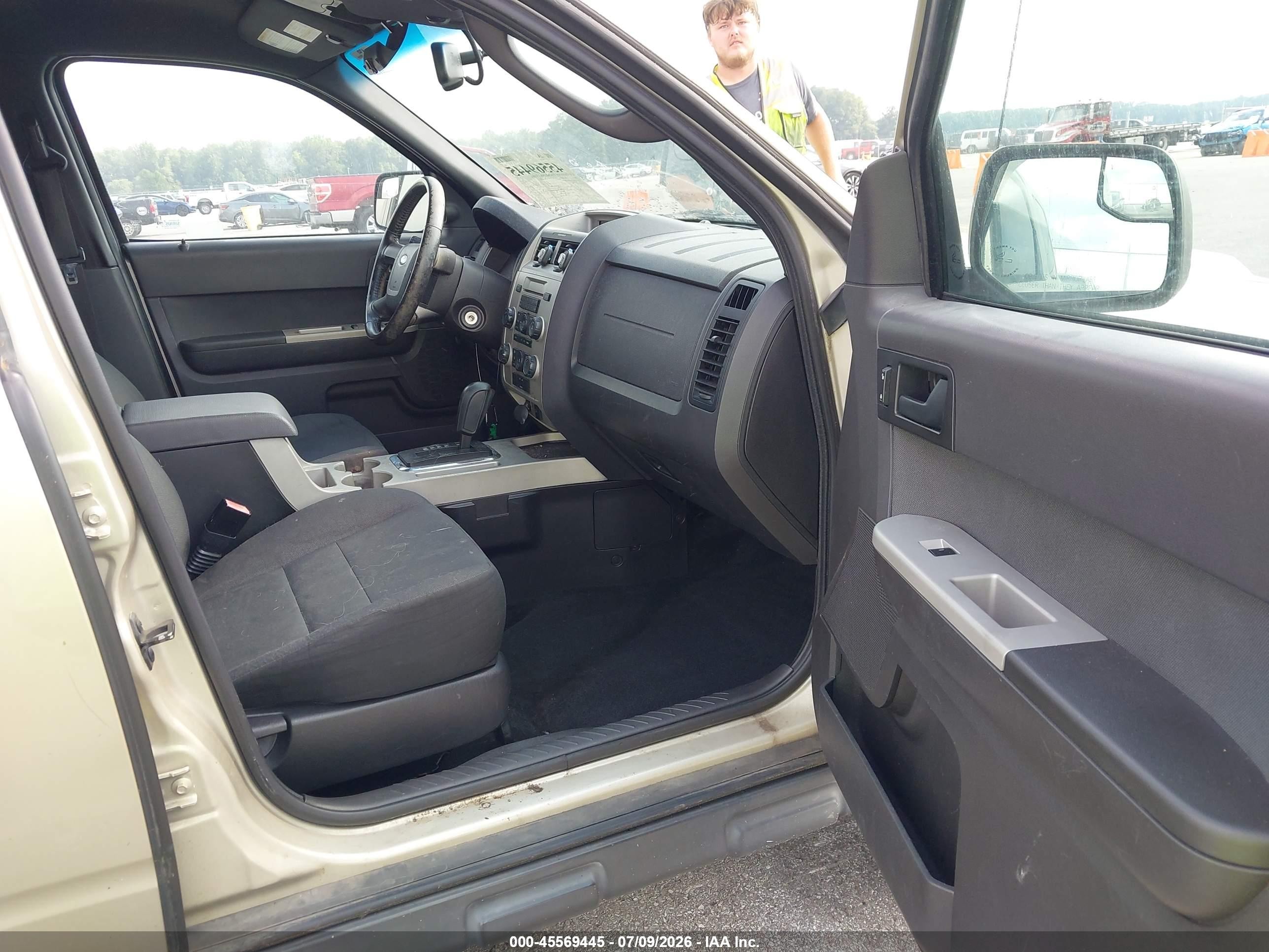 2011 Ford Escape Xlt Silver vin: 1FMCU0D70BKB67051