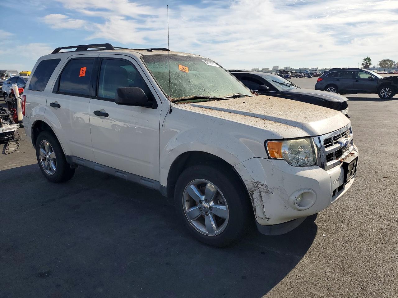 2011 Ford Escape Xlt White vin: 1FMCU0D70BKC25921