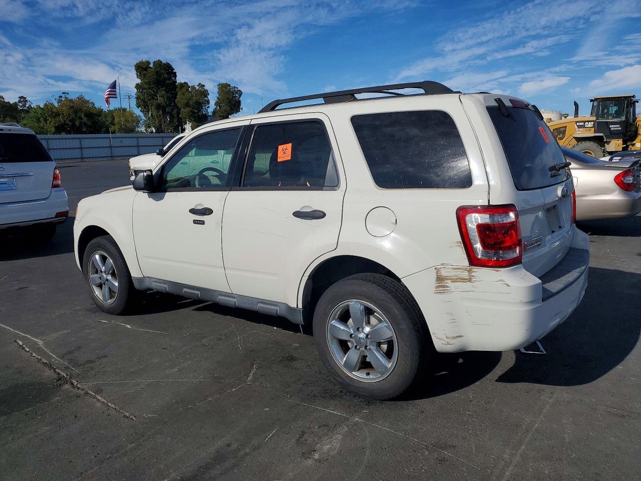 2011 Ford Escape Xlt White vin: 1FMCU0D70BKC25921