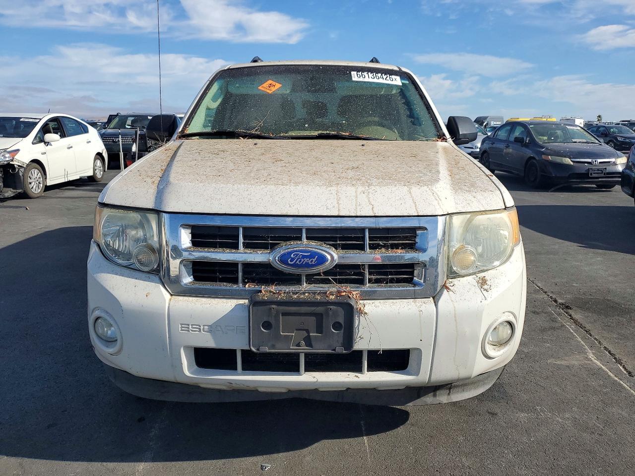 2011 Ford Escape Xlt White vin: 1FMCU0D70BKC25921