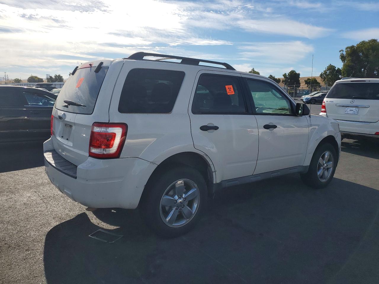 2011 Ford Escape Xlt White vin: 1FMCU0D70BKC25921
