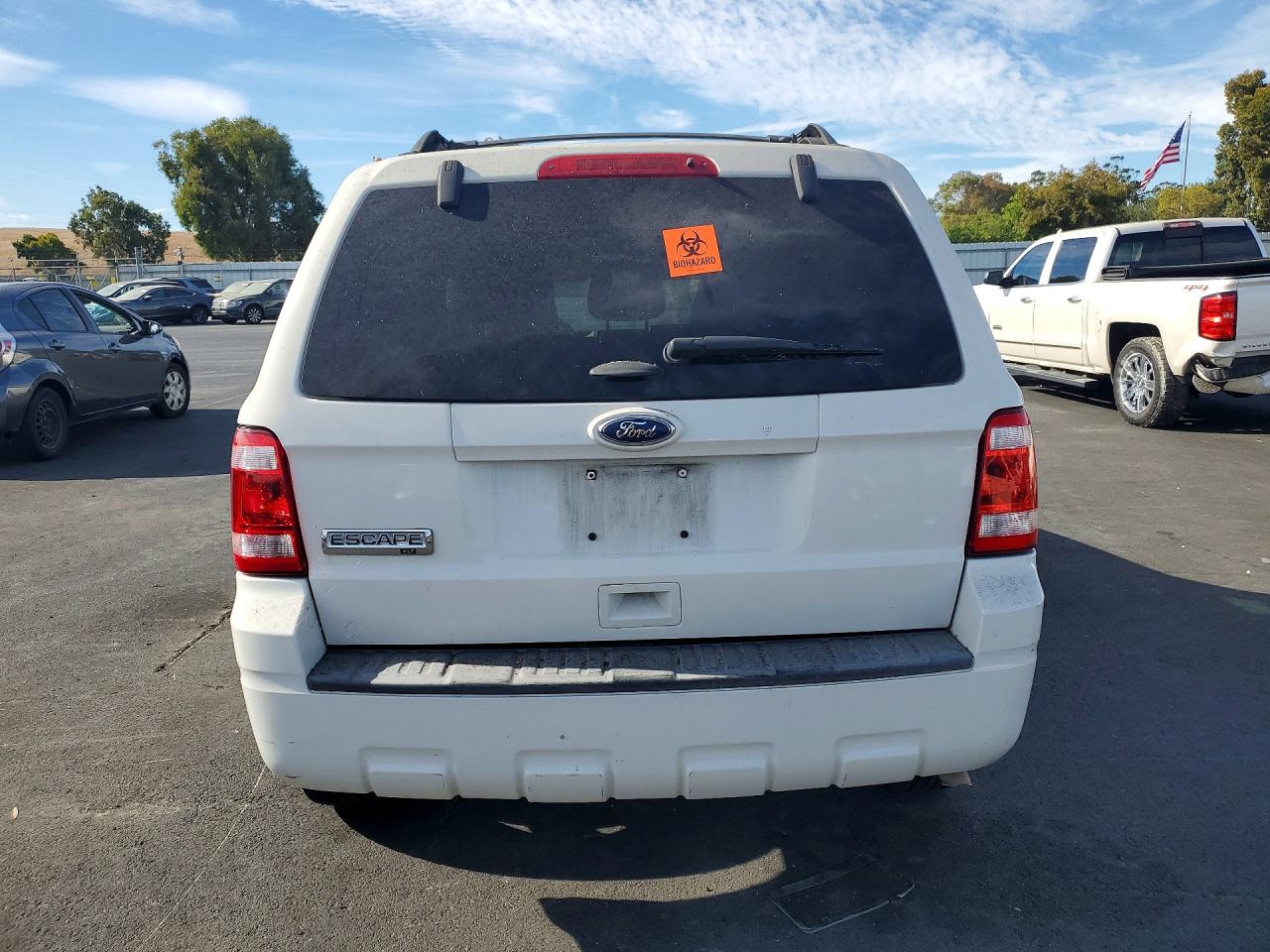 2011 Ford Escape Xlt White vin: 1FMCU0D70BKC25921