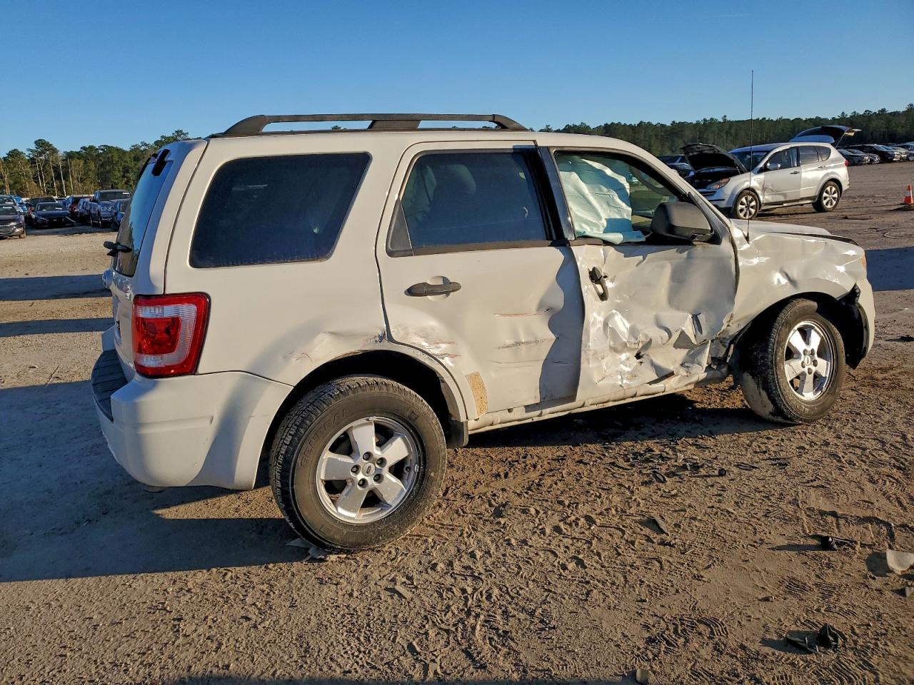 2011 Ford Escape Xlt White vin: 1FMCU0D70BKC48485