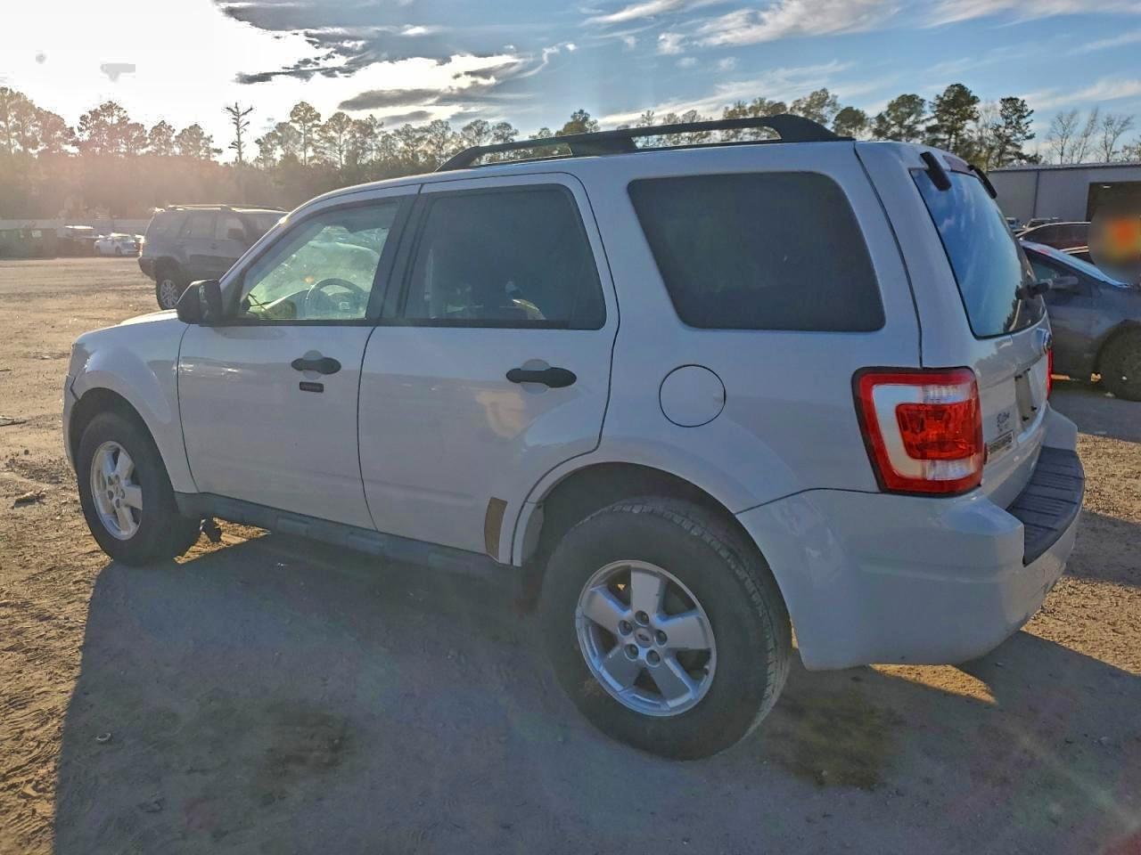 2011 Ford Escape Xlt White vin: 1FMCU0D70BKC48485
