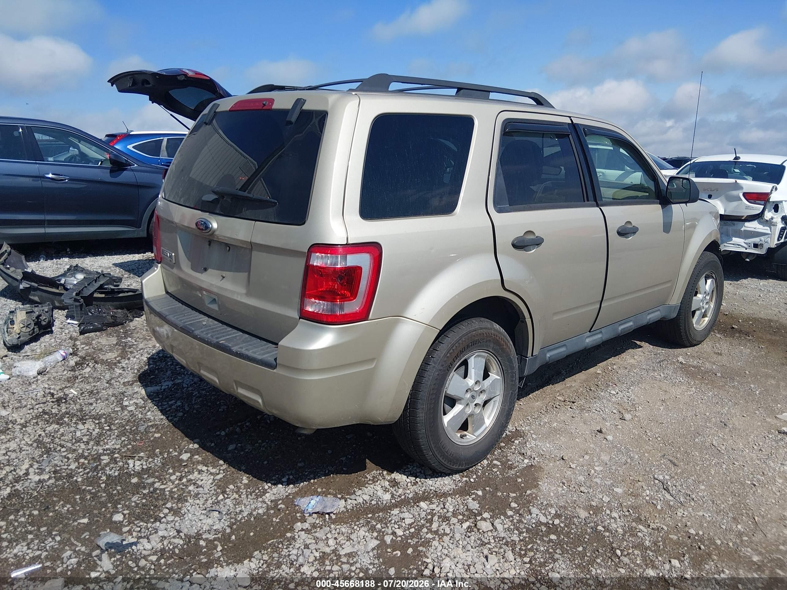 2012 Ford Escape Xlt Золотой vin: 1FMCU0D70CKC13382