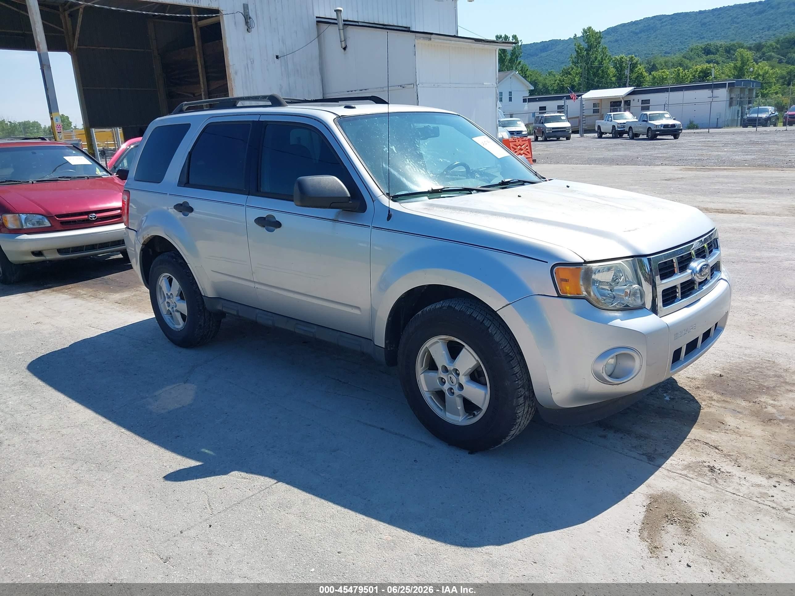 2010 Ford Escape Xlt Silver vin: 1FMCU0D71AKA31915