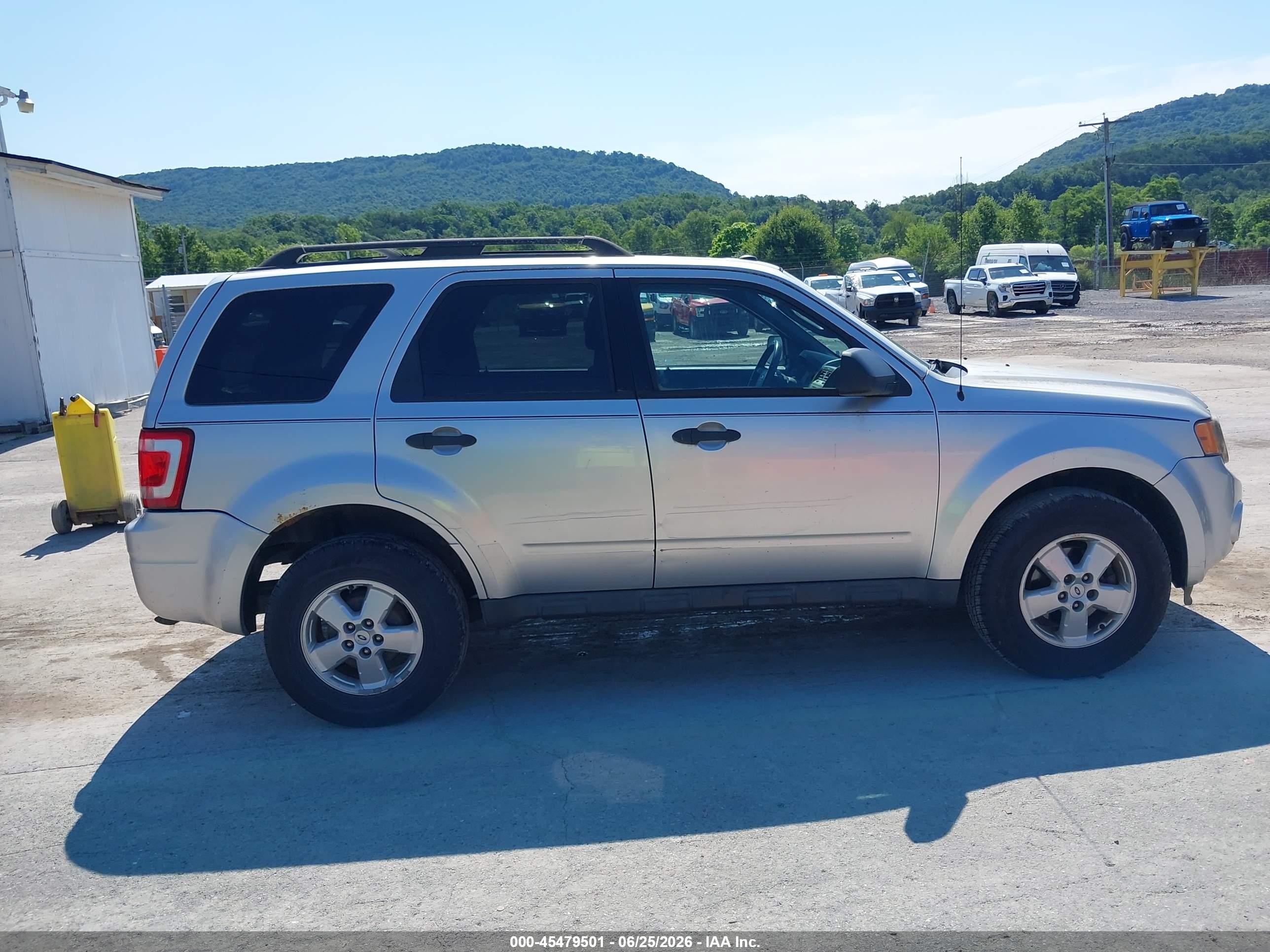 2010 Ford Escape Xlt Silver vin: 1FMCU0D71AKA31915