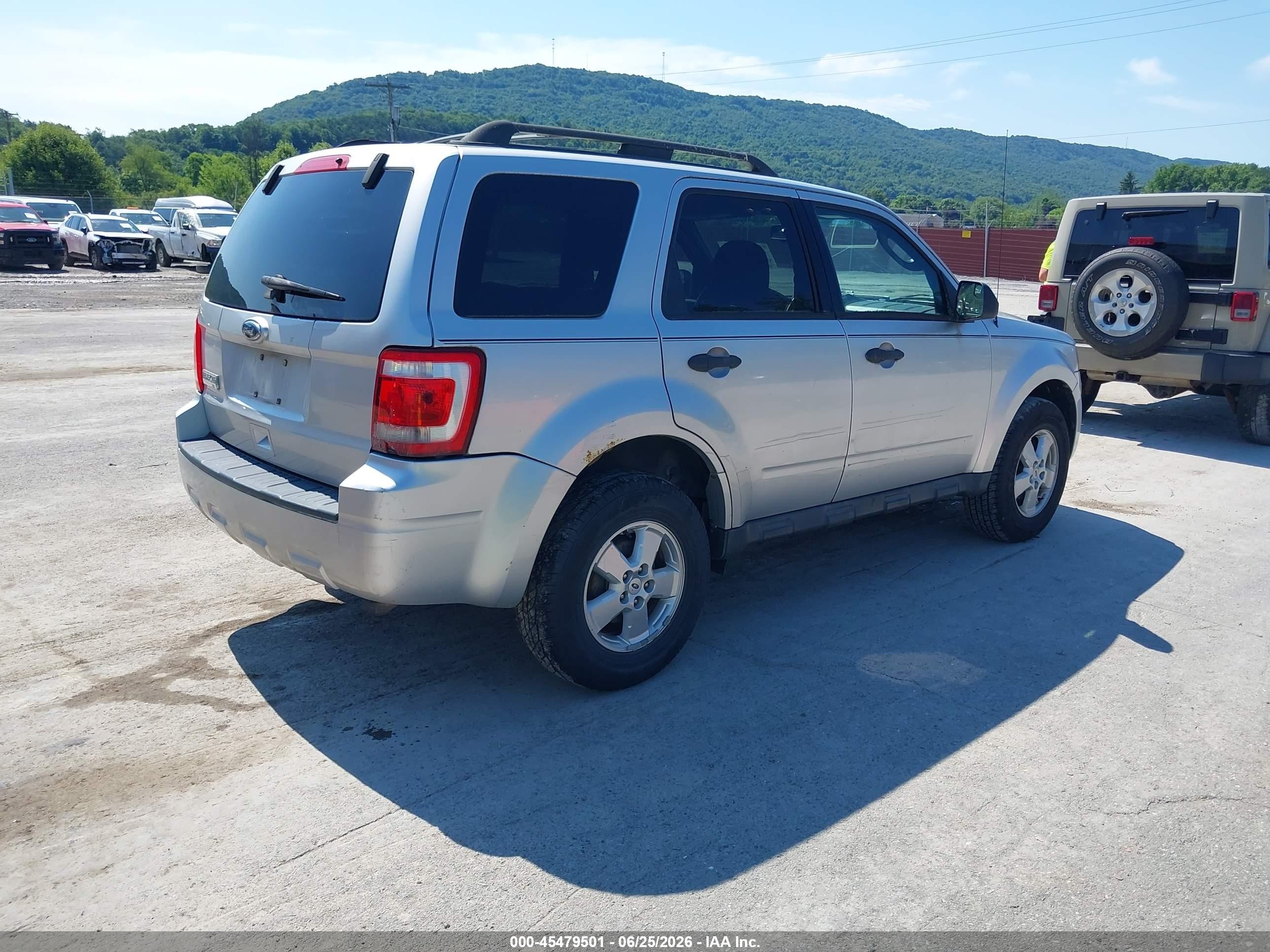 2010 Ford Escape Xlt Silver vin: 1FMCU0D71AKA31915