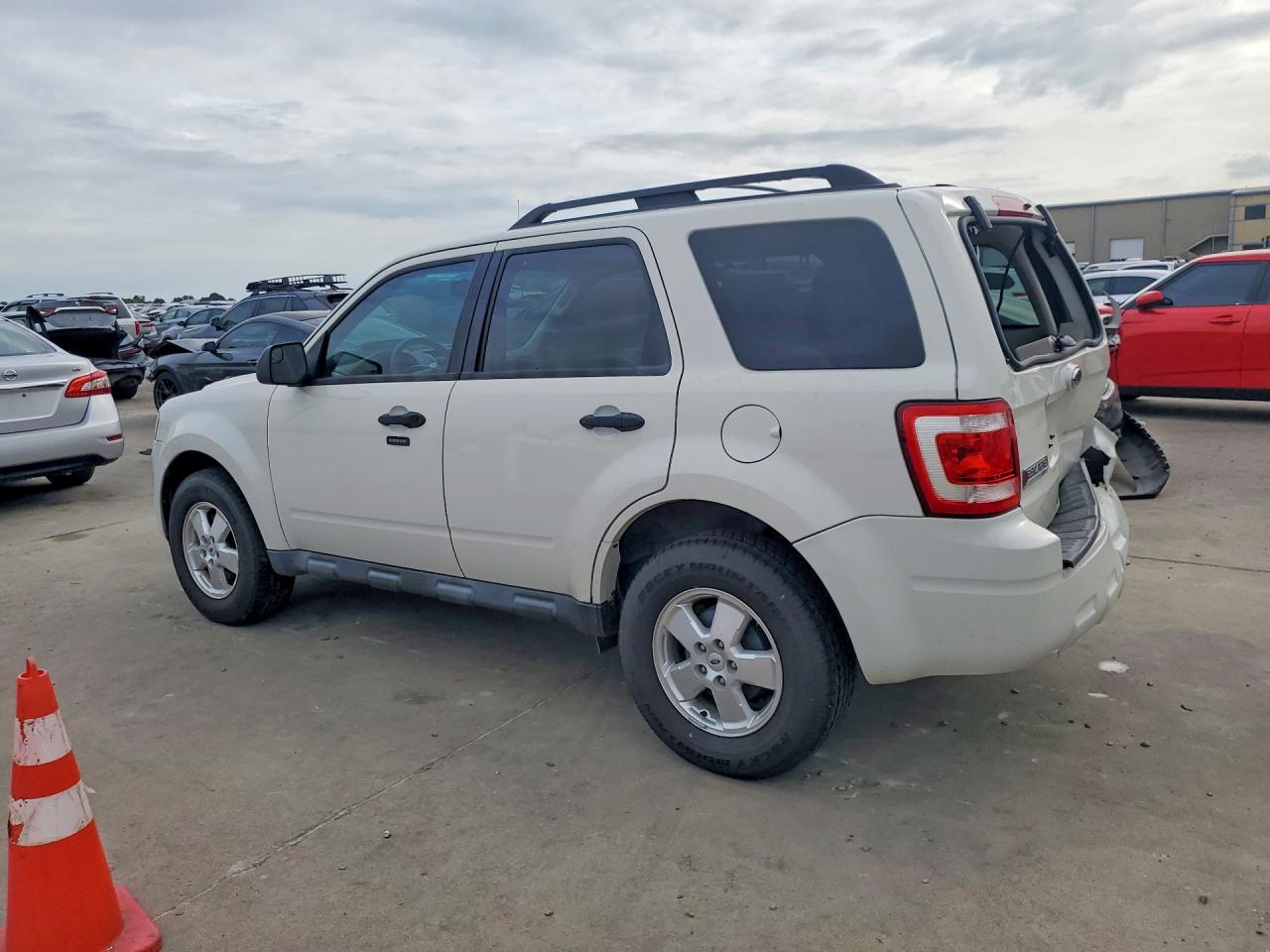 2011 Ford Escape Xlt Белый vin: 1FMCU0D71BKC10330