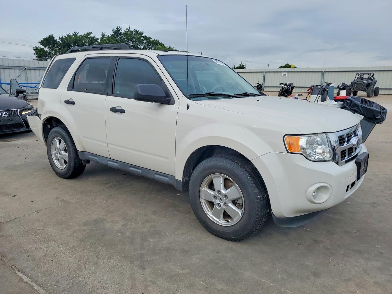 2011 Ford Escape Xlt Белый vin: 1FMCU0D71BKC10330