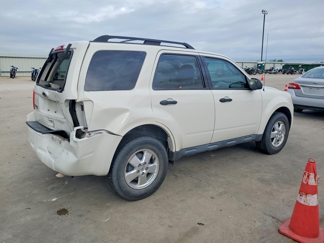 2011 Ford Escape Xlt Белый vin: 1FMCU0D71BKC10330