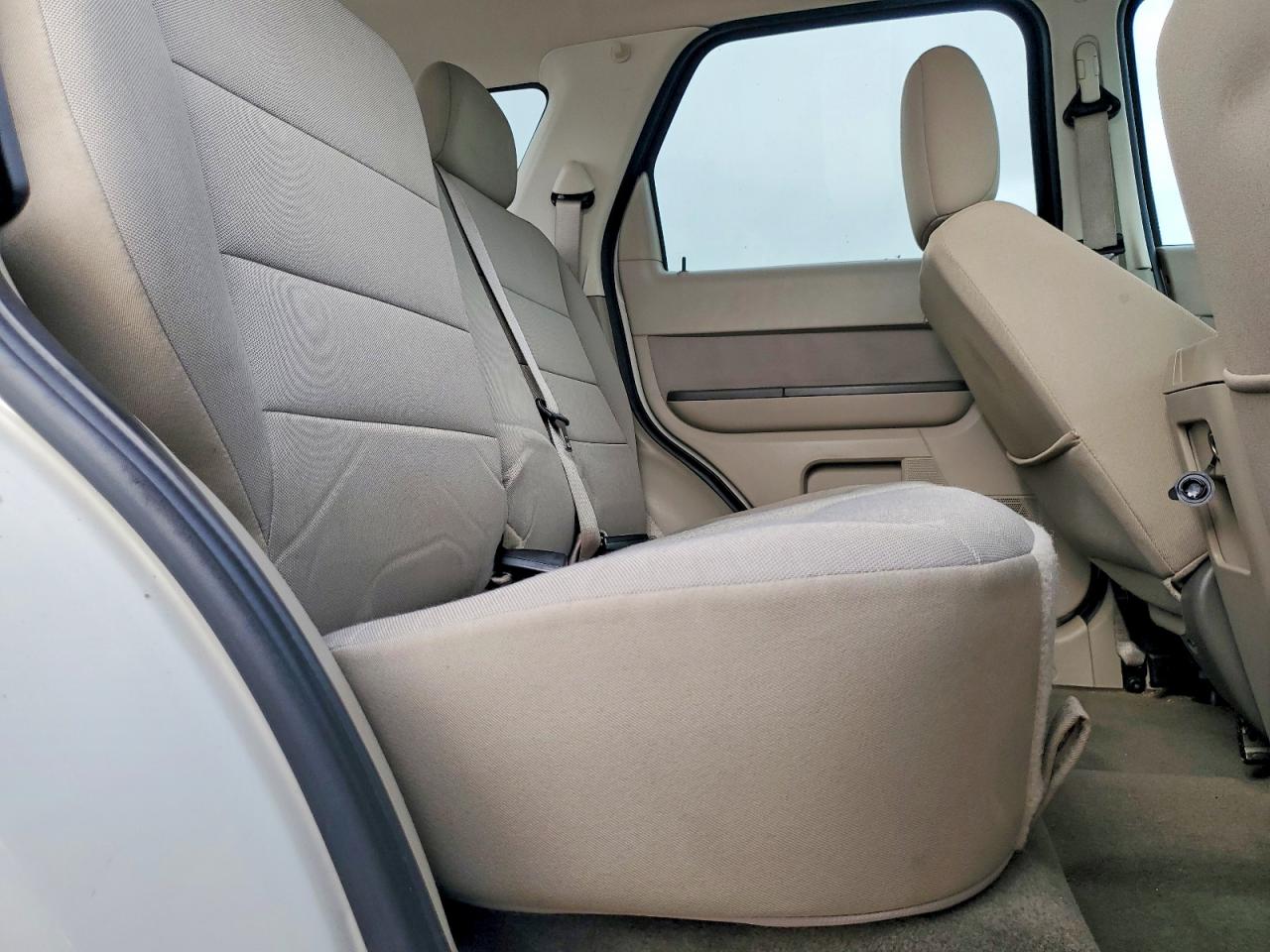 2011 Ford Escape Xlt Белый vin: 1FMCU0D71BKC10330
