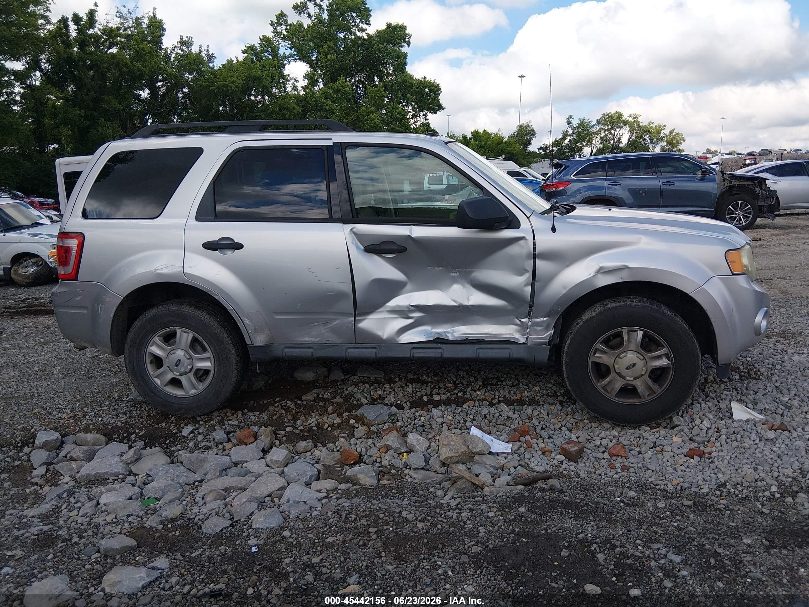 2010 Ford Escape Xlt Серый vin: 1FMCU0D72AKA30188