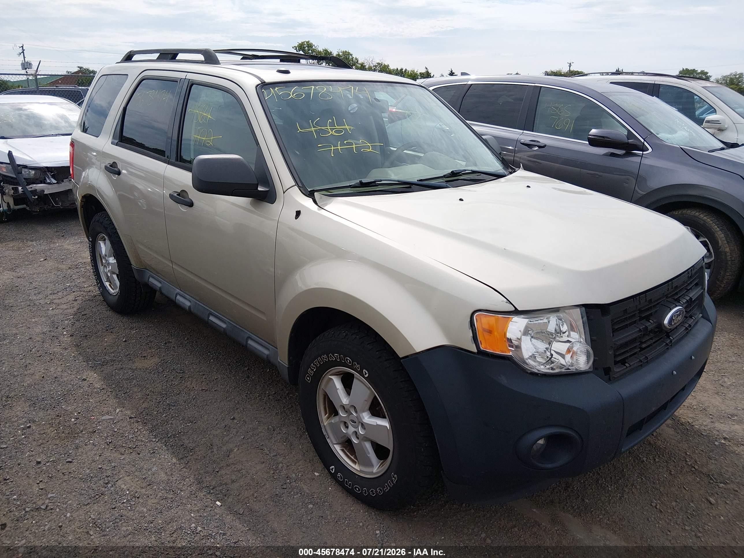2010 Ford Escape Xlt Beige vin: 1FMCU0D72AKA78970