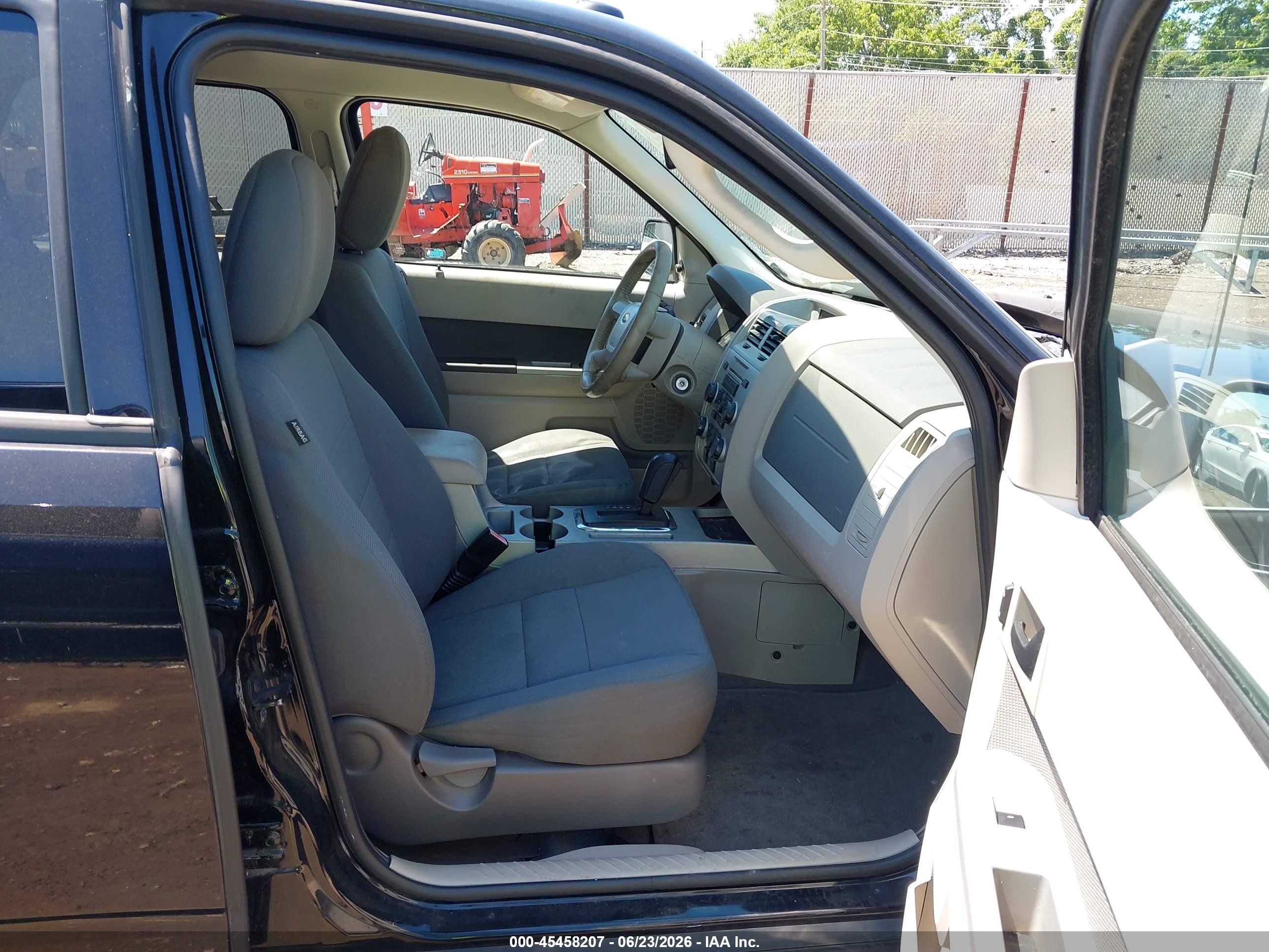 2010 Ford Escape Xlt Black vin: 1FMCU0D72AKB30887