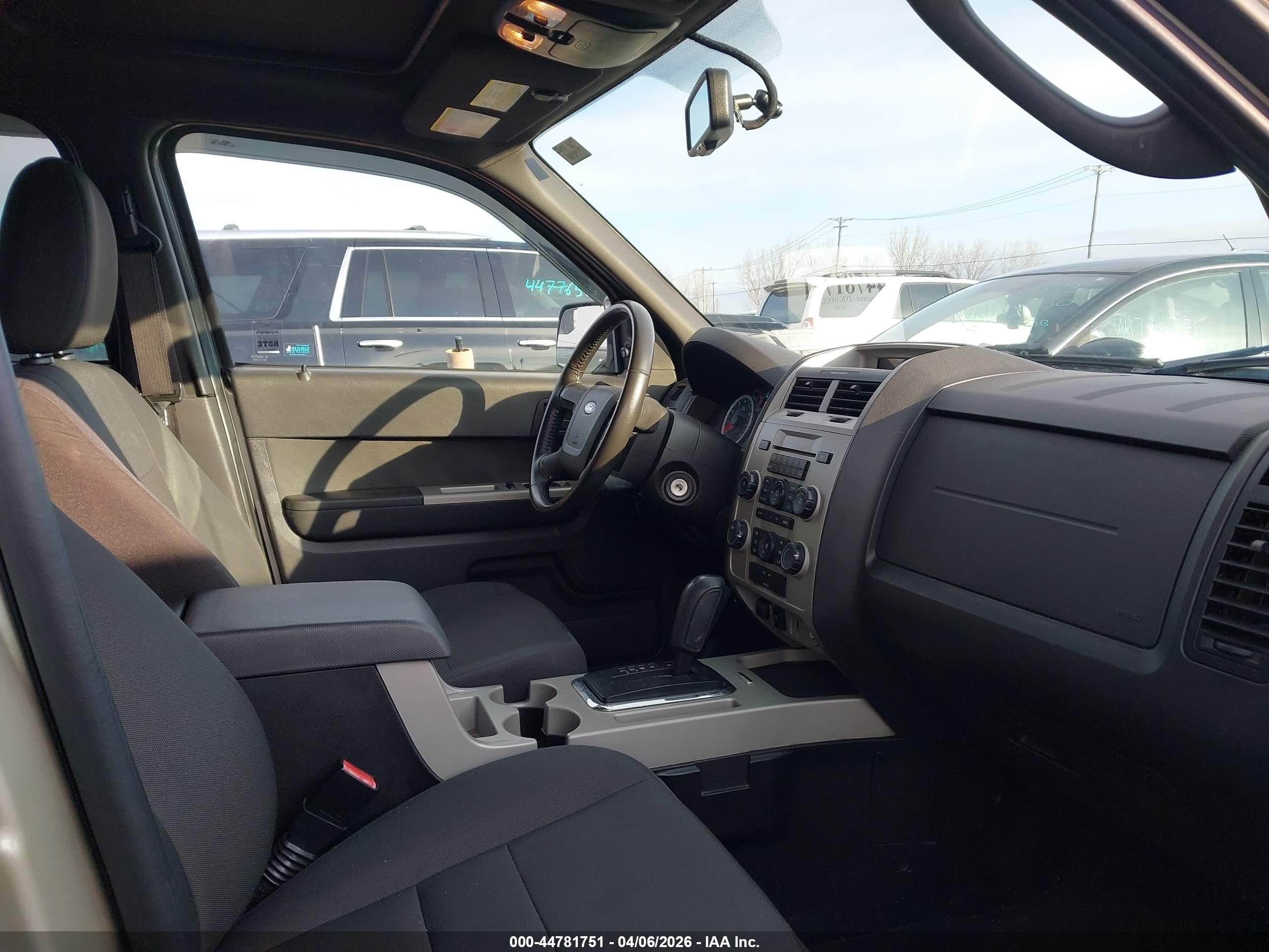 2011 Ford Escape Xlt Tan vin: 1FMCU0D72BKA03560