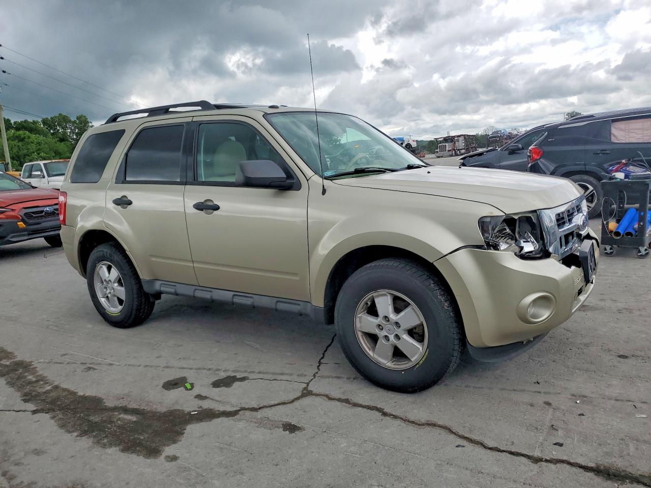 2012 Ford Escape Xlt Gold vin: 1FMCU0D72CKB35610